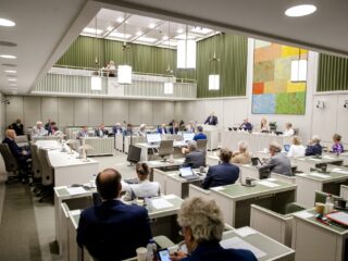 Versplintering kan de Eerste Kamer lamleggen: 'Er dreigt een rechtse bus die niet wil samenwerken'