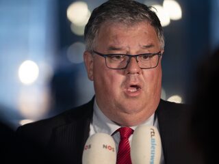 Bruls over asielcrisis: Overheid moet honderden Rijksambtenaren uitlenen en gemeenten zo nodig dwingen om asielzoekers op te nemen