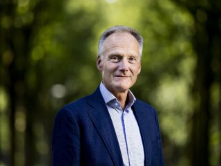 ANVR-voorzitter Frank Oostdam: 'Geloof niet dat de problemen op Schiphol in kerstvakantie opgelost zijn'