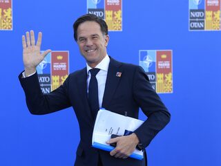 Premier Rutte vanaf NAVO-top: Nog meer geld voor Defensie nodig