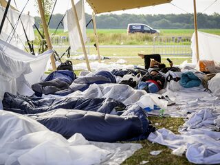 Vluchtelingenwerk stapt naar rechter om asielcrisis