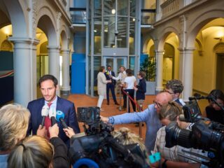 Uitspraken Hoekstra: Overleeft het kabinet deze zoveelste crisis?