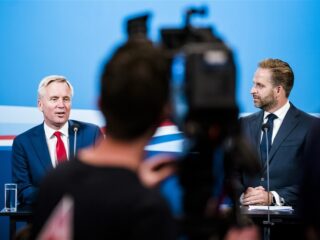 Podcast De Dag: van asieldeal naar kabinetscrisis?