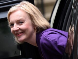 Podcast De Dag: Liz Truss, ongemakkelijk en bloedfanatiek
