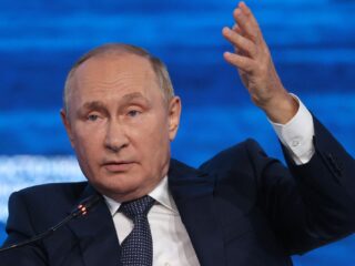 Ruslandkenner Sauer: voor het eerst openlijk ruzie in inner circle Poetin, machtspositie ernstig verzwakt