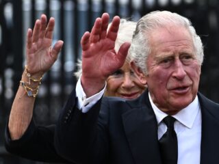 Koning Charles in eerste toespraak: 'Toewijding Elizabeth wankelde nooit'