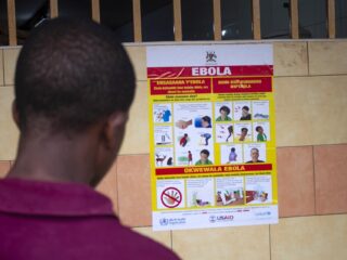 Ebola teistert Oeganda: onvoldoende beschermingsmiddelen voor medisch personeel