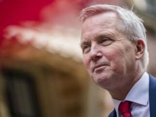 Asielstaatssecretaris Van der Burg: zonder dwang gemeenten redden we het niet