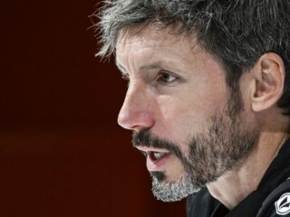 Antwerp-trainer Mark van Bommel ontsnapt aan gewapende overval: 'Hij is enorm geschrokken'