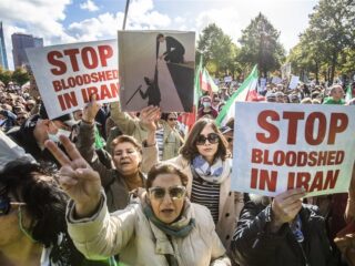 Stand.nl: 'Nederland moet meer druk uitoefenen op het Iraanse regime'