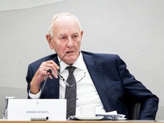 Remkes hekelt gedrag Amerikaanse aannemer stikstoffabriek Groningen