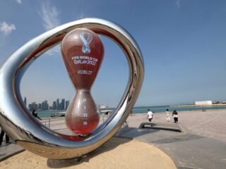 Oud-minister van Buitenlandse Zaken Uri Rosenthal: politiek moet zich voortaan gaan bemoeien met toewijzing WK