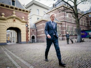 Milieuorganisatie wil renovatie Binnenhof stilleggen wegens stikstof