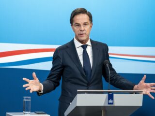 Nieuwe openheid kabinet heeft grote gevolgen, waarschuwen oud-topambtenaar en VVD-senator