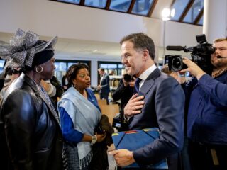 Rutte was lang tegen excuses, waarom maakt hij ze nu toch?