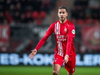 'Ajax moet Zerrouki voor de neus van Feyenoord wegkapen'