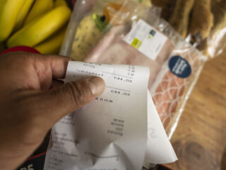 FNV-voorzitter Elzinga voorziet stakingen: 'Inflatiecompensatie nodig, anders wordt het hete herfst'