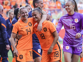 Wat luisteren de voetbalsters op jacht naar EK-goud? De playlist van Oranje!