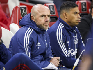 Schreuder verder onder druk: Ajax wint inhaalduel niet van Vitesse, PSV definitief koploper