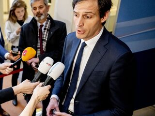 Minister Hoekstra stelt een sanctiecoördinator in: 'Niet te verkopen'
