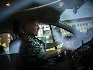 Dagje mee met de asieltaxi? 'Een emotionele rollercoaster'