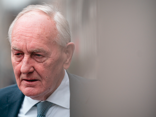 Johan Remkes wil meer geld naar Groningen