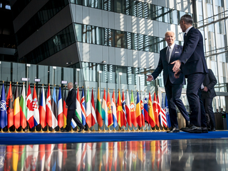 Oud-NAVO-topambtenaar: zet nu streep in het zand