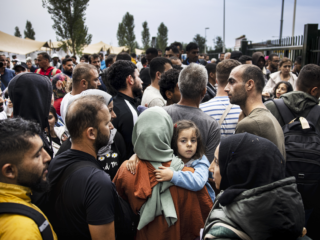 Burgemeester Schuiling: 'Buitenslapers Ter Apel desnoods onder dwang onderbrengen'