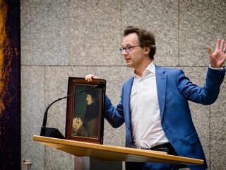 'Schaf alle Haagse persvoorlichting af'