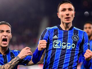 Ajax verslaat onmachtig AZ en is bekerfinalist