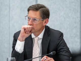 Joost Eerdmans (JA21) wil debat over toenemende agressie tegen hulpverleners: 'Zeer serieus probleem'