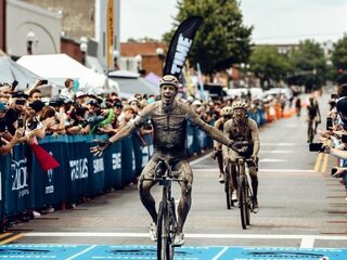 Ivar Slik won prestigieuze Unbound Gravel: 'Noemen ze Nadal de gravelkoning...'