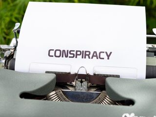 Waarom geloven mensen in complottheorieën?