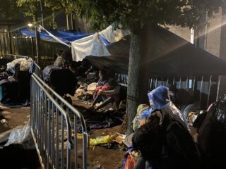 Afgelopen nacht 300 buitenslapers in Ter Apel