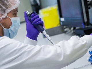 DNA-deskundige Kokshoorn: 'Hoe en wanneer DNA-sporen ontstaan wordt steeds belangrijker'