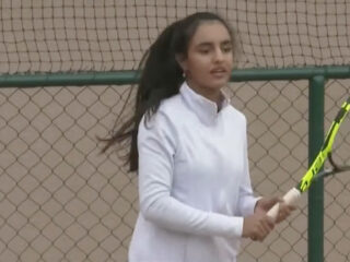 Saudische Yara op de tennisbaan en daarbuiten een ware hit
