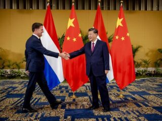 Chinadeskundige Jonathan Holslag: China krijgt te eenzijdig toegang tot onze economie en technologie