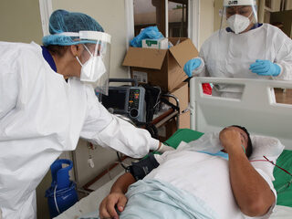 Nederland kan meer en sneller vaccins doneren aan Suriname maar doet dat niet