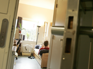 Advocaat: meer verlofincidenten dreigen door tekort aan tbs-personeel