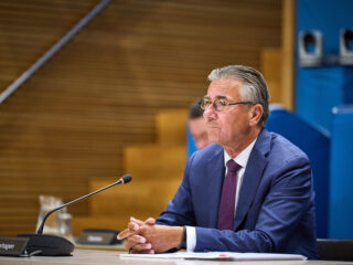 Voorman Bouwend Nederland Maxime Verhagen: woonagenda Hugo de Jonge in gevaar