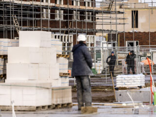 Economisch Instituut voor de Bouw: piekbelasters staan woningbouw niet in de weg
