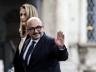 Dante lijkt plots aartsvader 'politiek rechts Italië'