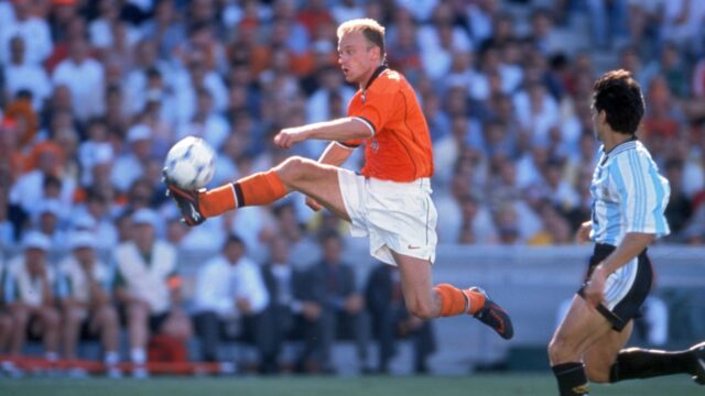 Hoe het fameuze doelpunt van Dennis Bergkamp tot stand kwam