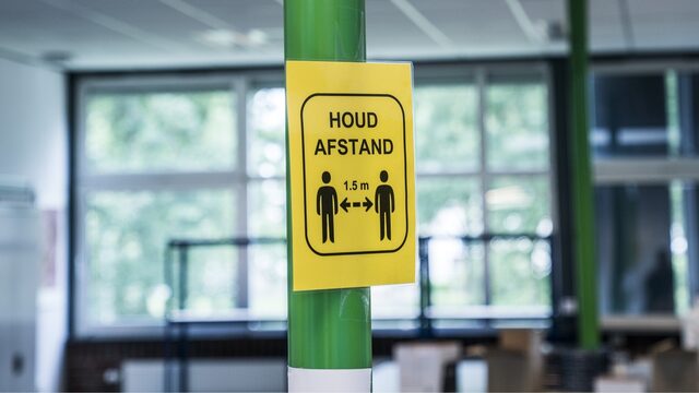 Hoogleraar over schrappen 1,5 meter: kabinet moet benadrukken dat deel regels blijft