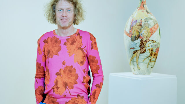 Grayson Perry verpakt lastige thema's in kleurrijk werk: 'Zijn kunst heeft een magnetische werking'
