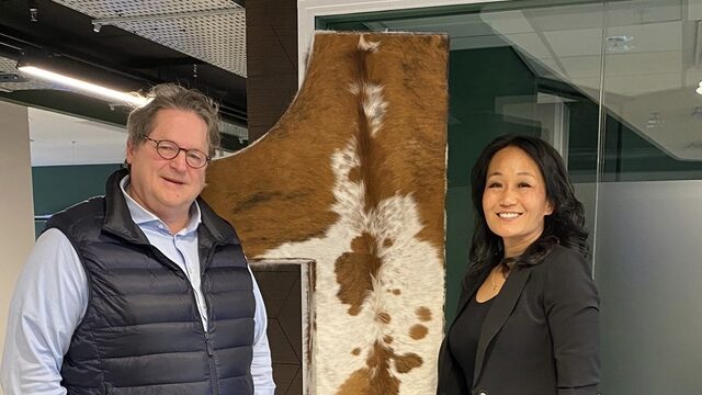 Microbioloog Andreas Voss wil dat we stoppen met de drie zoenen