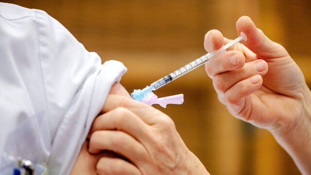 Vaccineren werkt tegen IC-opnamen, maar 'nog onduidelijk of het werkt tegen besmettelijkheid'