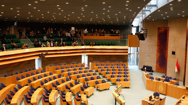 Middenpartijen staan onder druk: ‘We zijn gaan flirten met de flanken’