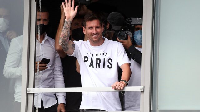 Messi gearriveerd in Parijs, Franse hoofdstad in extase