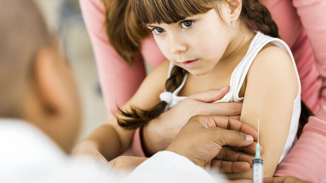 Kind vaccineren als bescherming voor opa en oma?